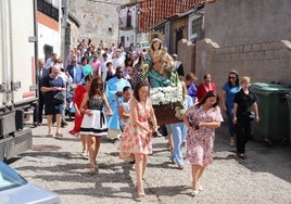 Procesión en Valdefuentes en honor a Nuestra Señora del Carrascal