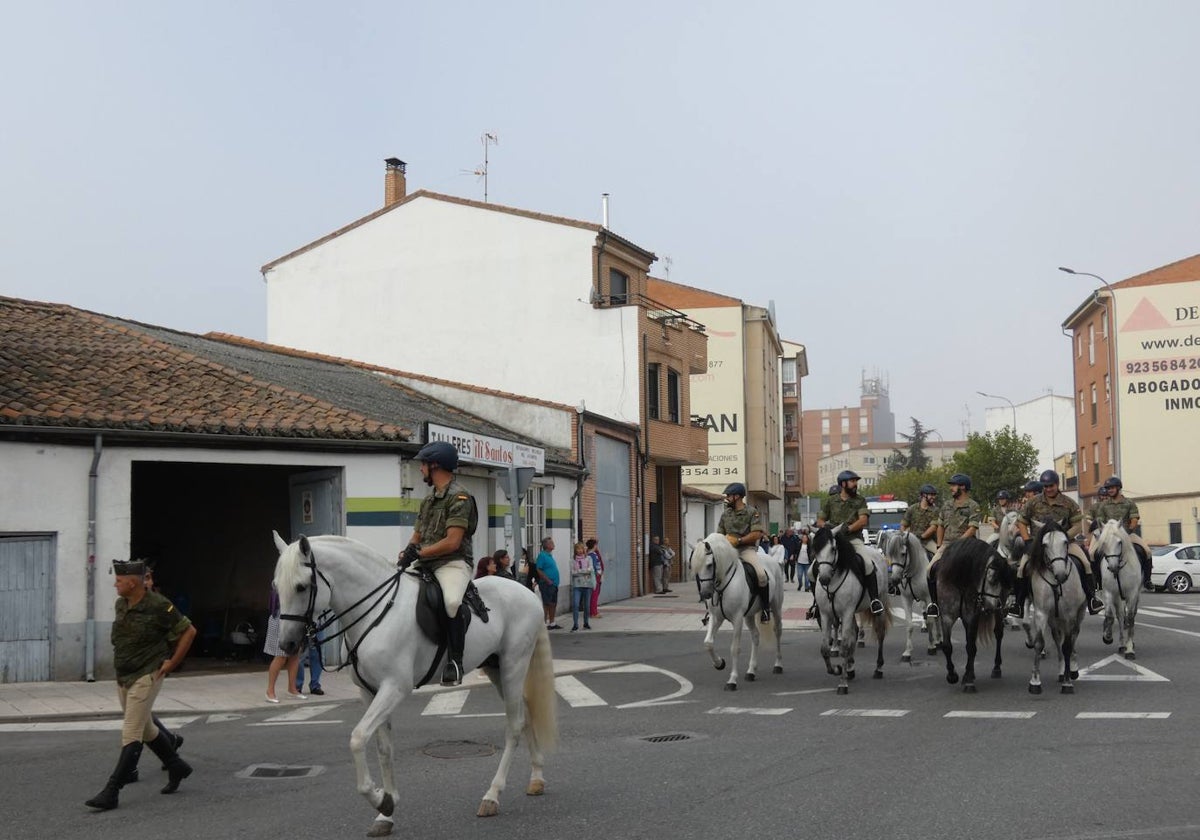 Peñaranda acoge con agradecimiento la visita de la Guardia Real