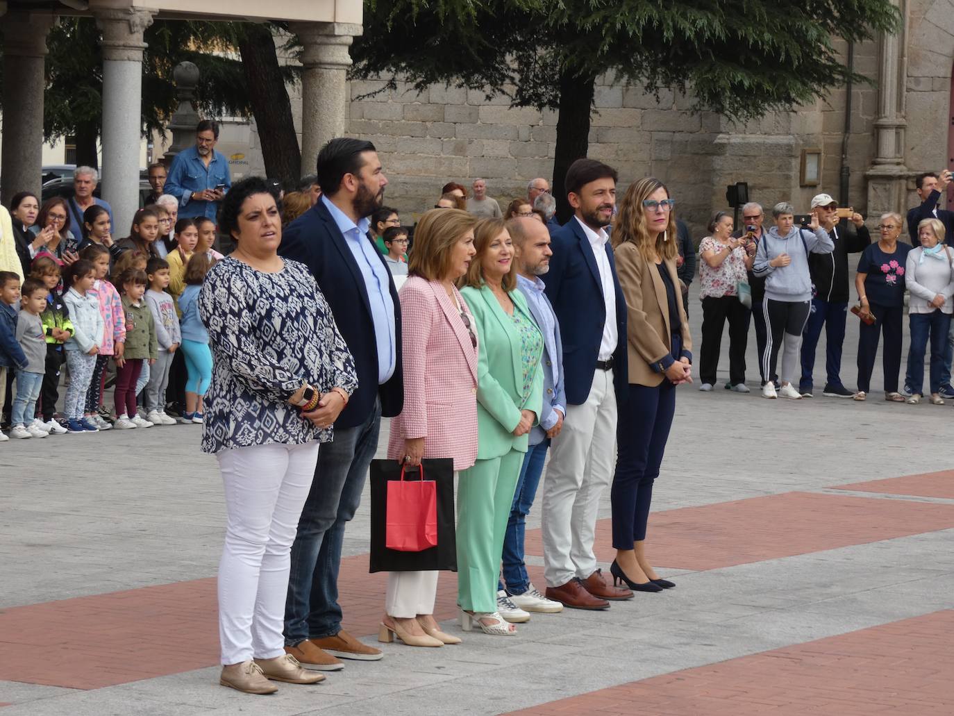 Peñaranda acoge con agradecimiento la visita de la Guardia Real