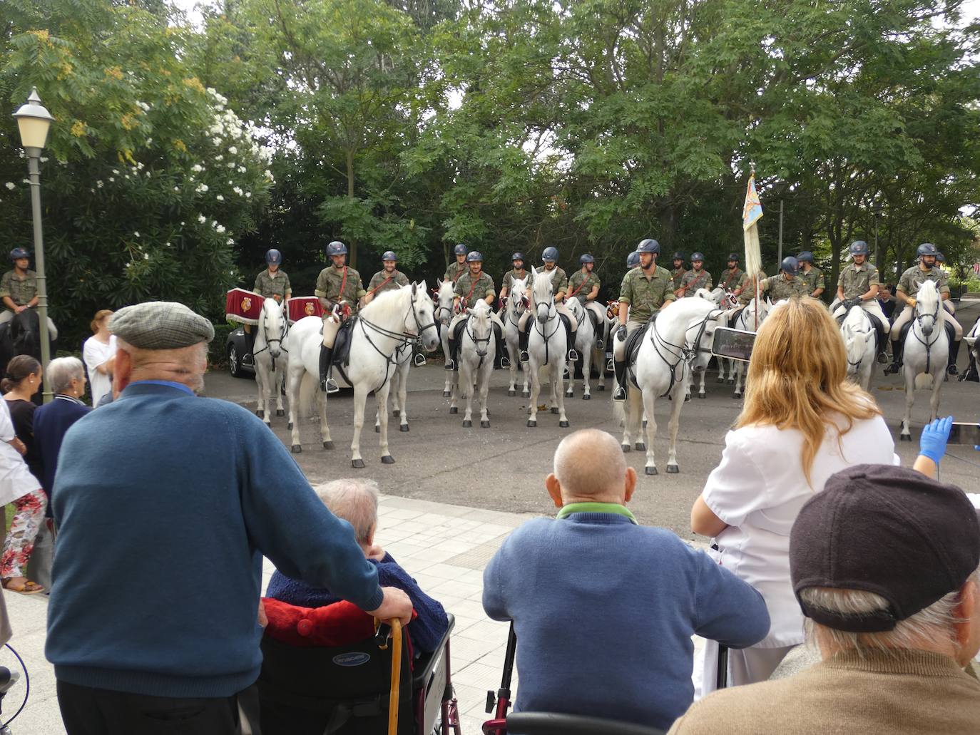 Peñaranda acoge con agradecimiento la visita de la Guardia Real