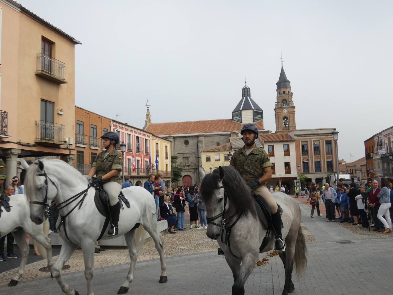 Peñaranda acoge con agradecimiento la visita de la Guardia Real