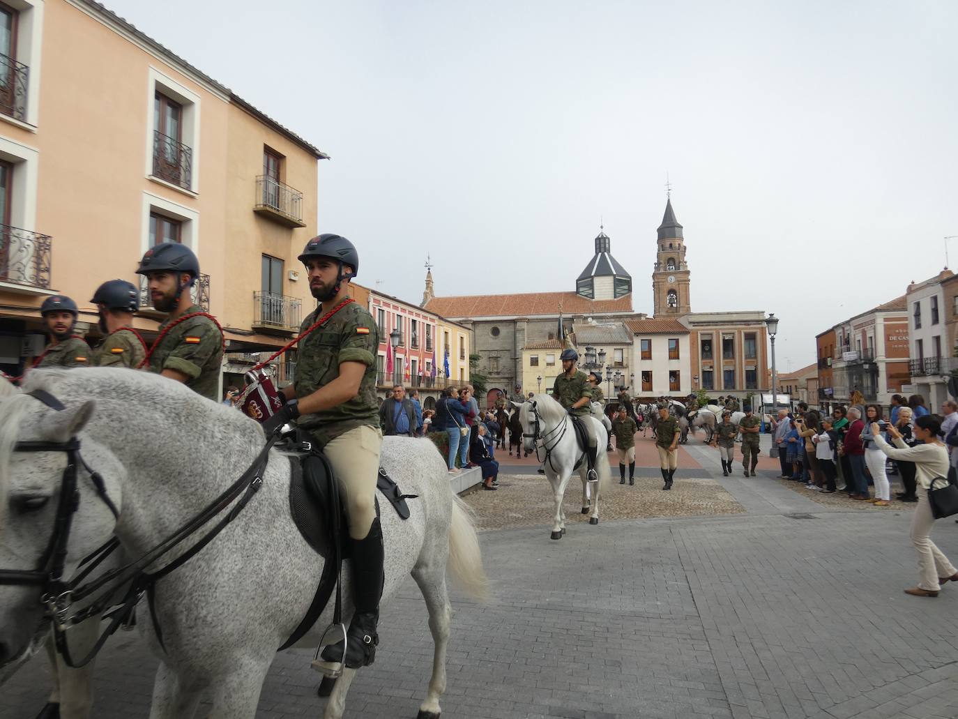 Peñaranda acoge con agradecimiento la visita de la Guardia Real