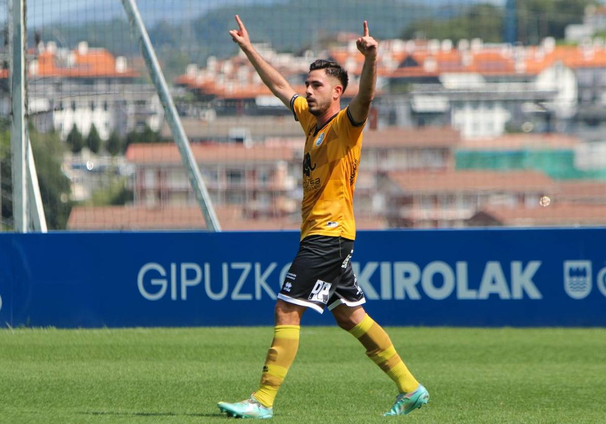 Ramiro celebrando el gol del empate del último partido en Zubieta.