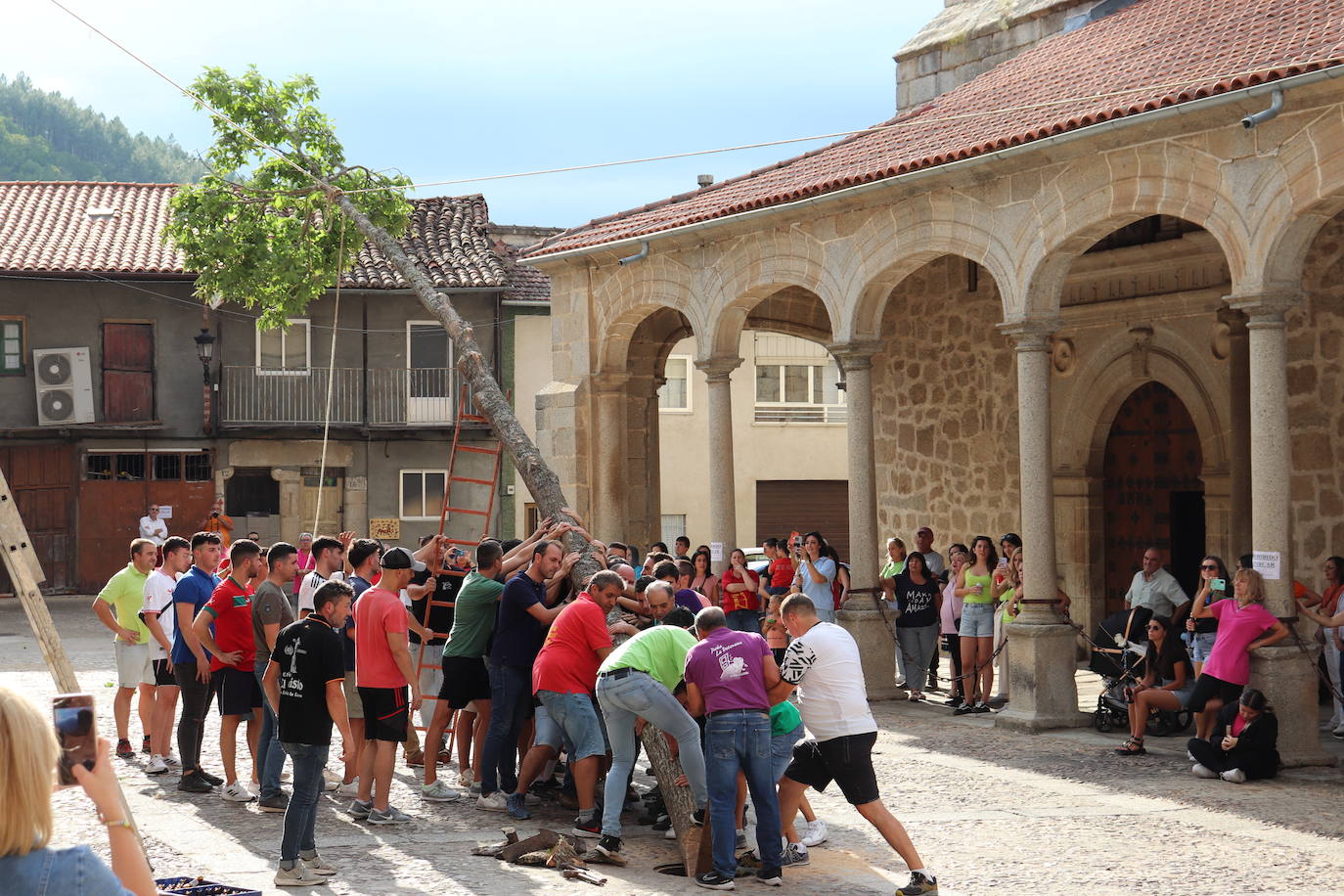 San Esteban de la Sierra vibra con la fiesta