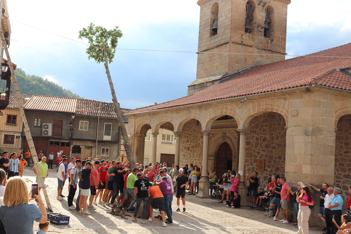 San Esteban de la Sierra vibra con la fiesta