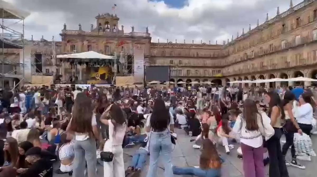 Juan Magán llena la Plaza Mayor horas antes de su concierto