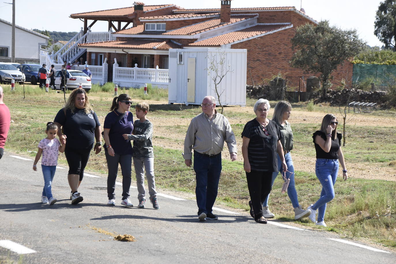 Encierro con caballos y una vaquilla díscola