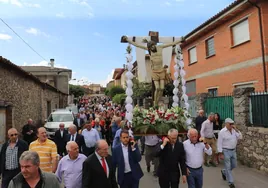 Numerosos fieles acompañaron al Cristo de los Afligidos de Lagunilla durante la procesión