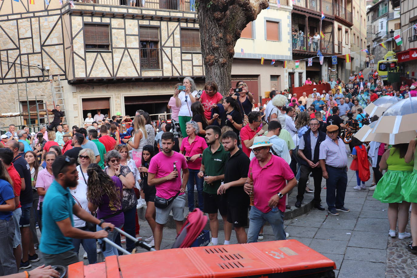 El toro no defrauda y llena San Esteban de la Sierra