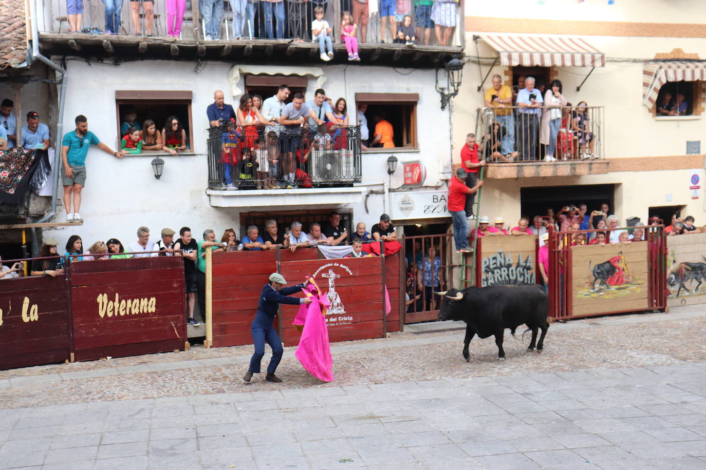 El toro no defrauda y llena San Esteban de la Sierra