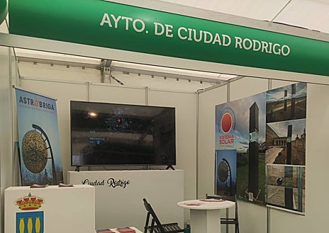 Imagen secundaria 1 - Astróbriga presentó en Naturcyl el Sistema Solar a Escala de Ciudad Rodrigo.