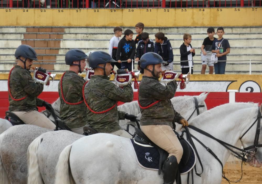 La Guardia Real se exhibe en La Florida de Peñaranda