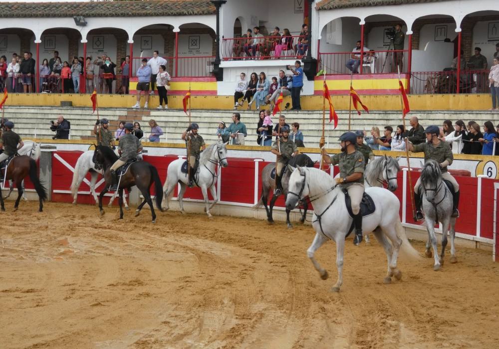 La Guardia Real se exhibe en La Florida de Peñaranda