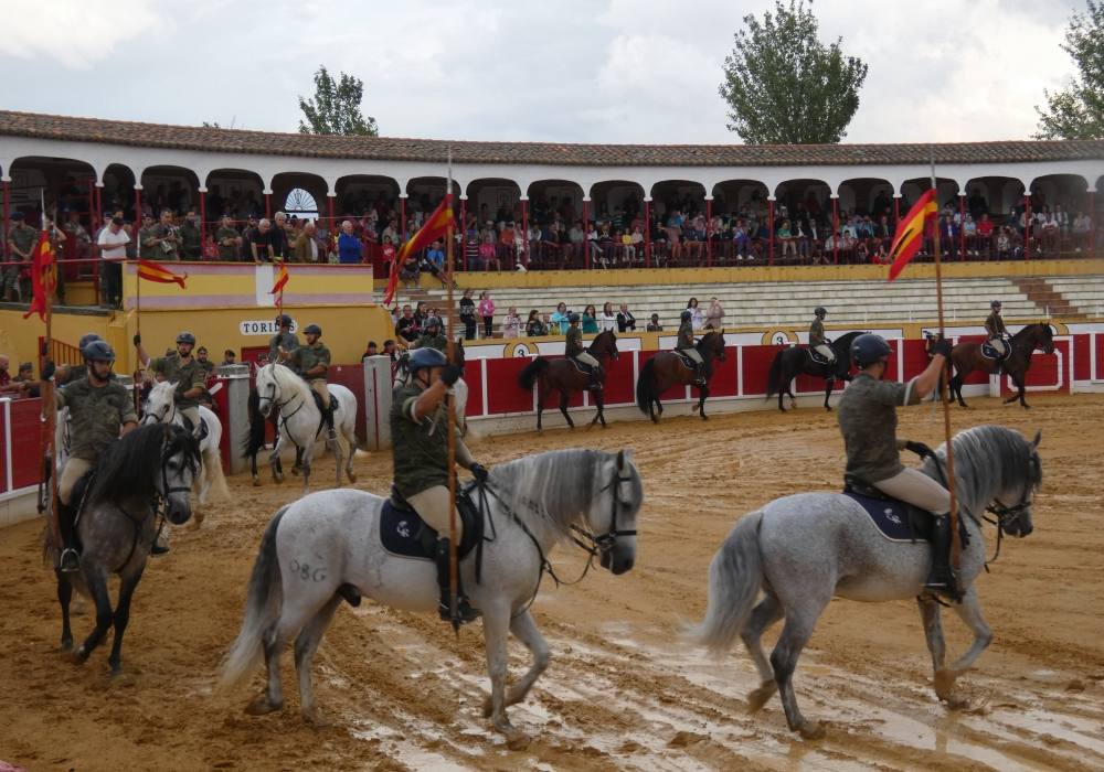 La Guardia Real se exhibe en La Florida de Peñaranda