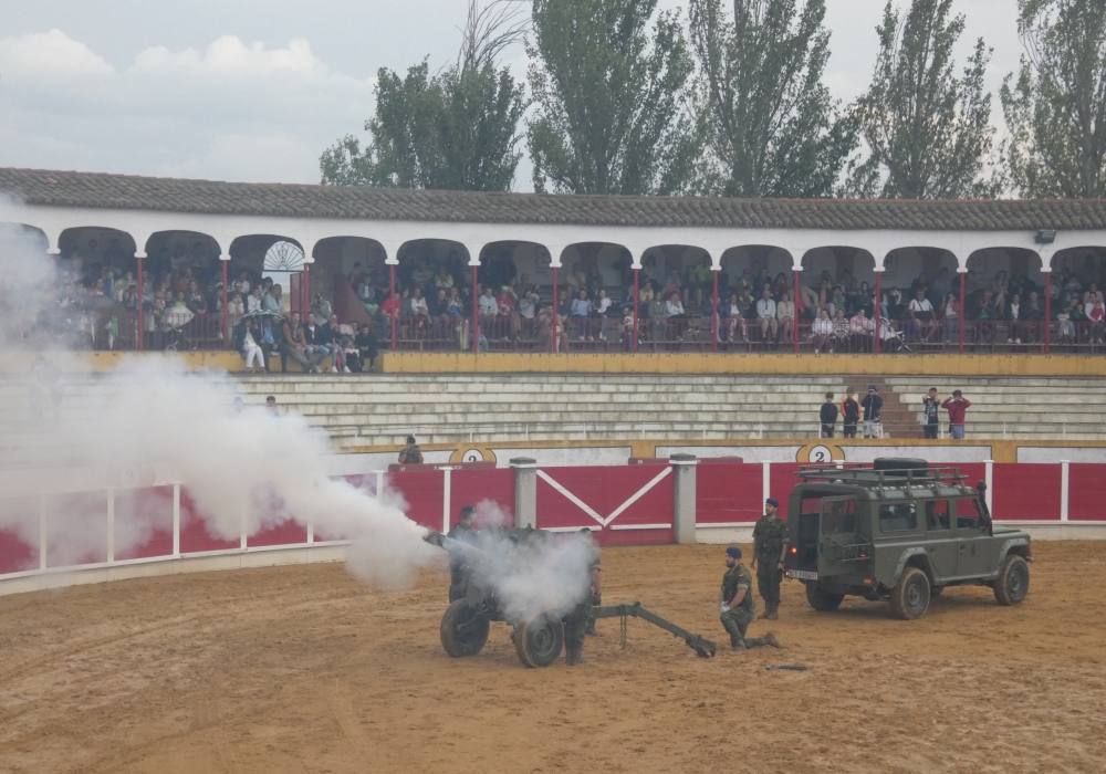 La Guardia Real se exhibe en La Florida de Peñaranda