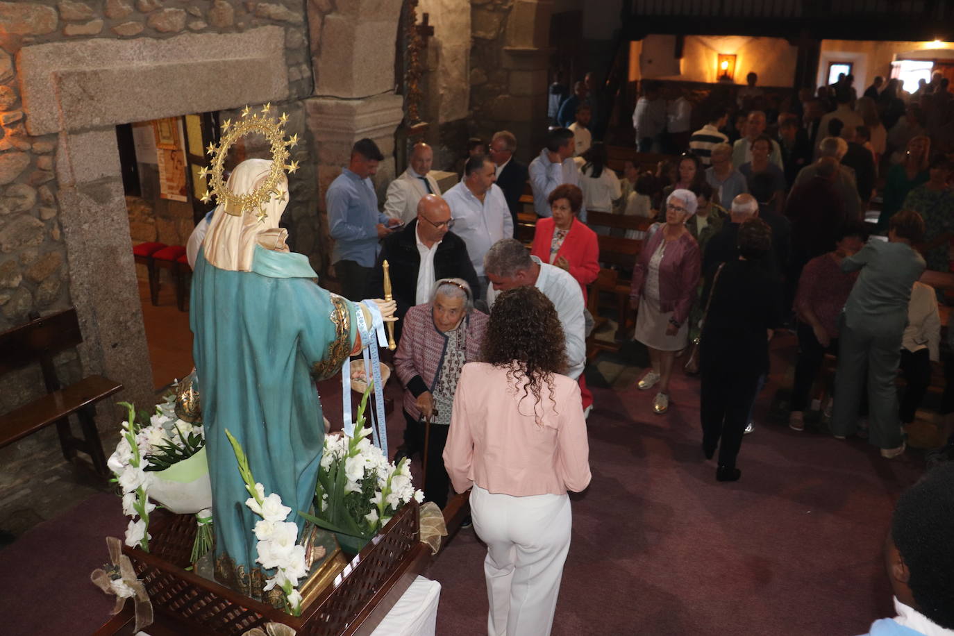 Valdelacasa sigue su fiesta pese a la lluvia