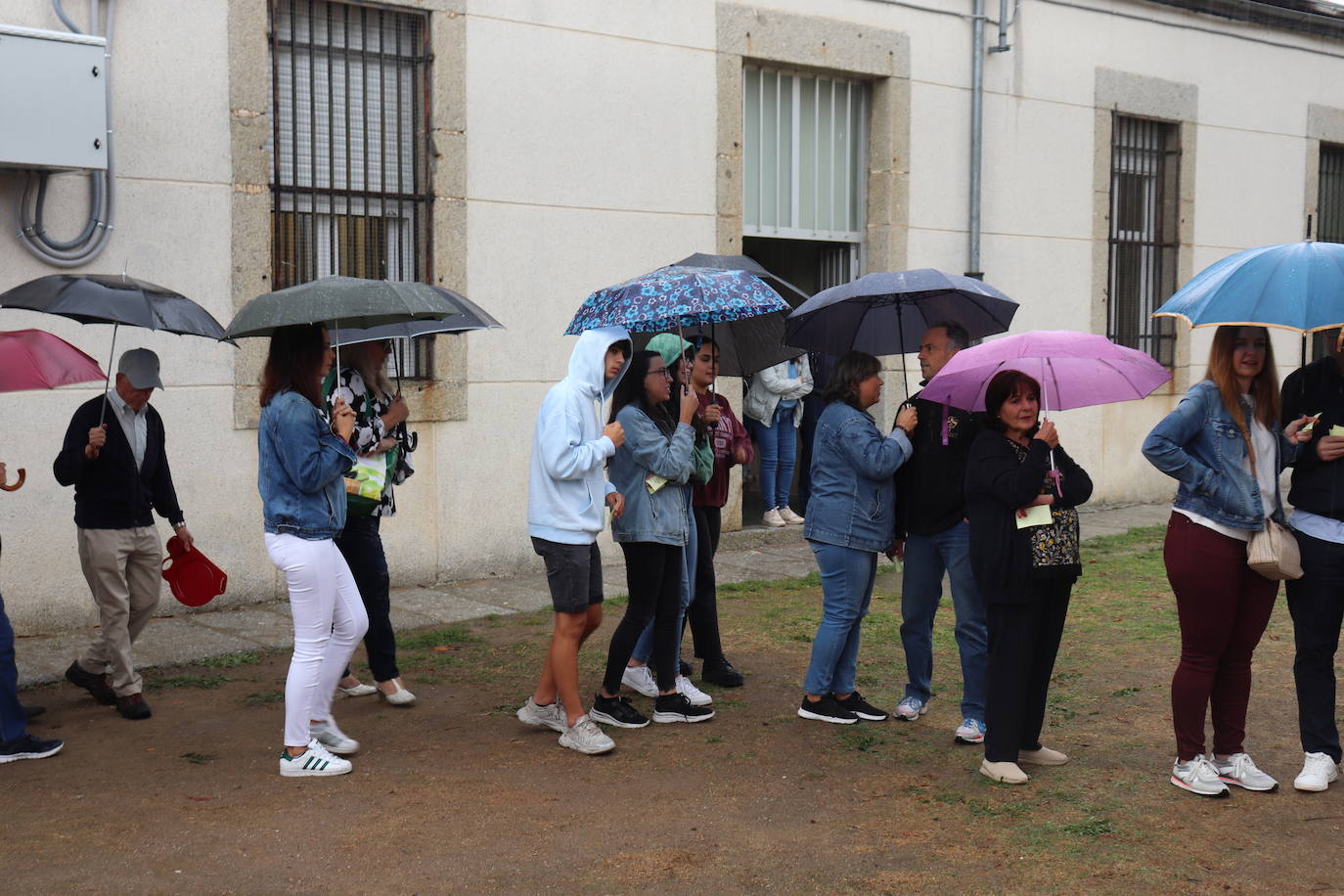 Valdelacasa sigue su fiesta pese a la lluvia