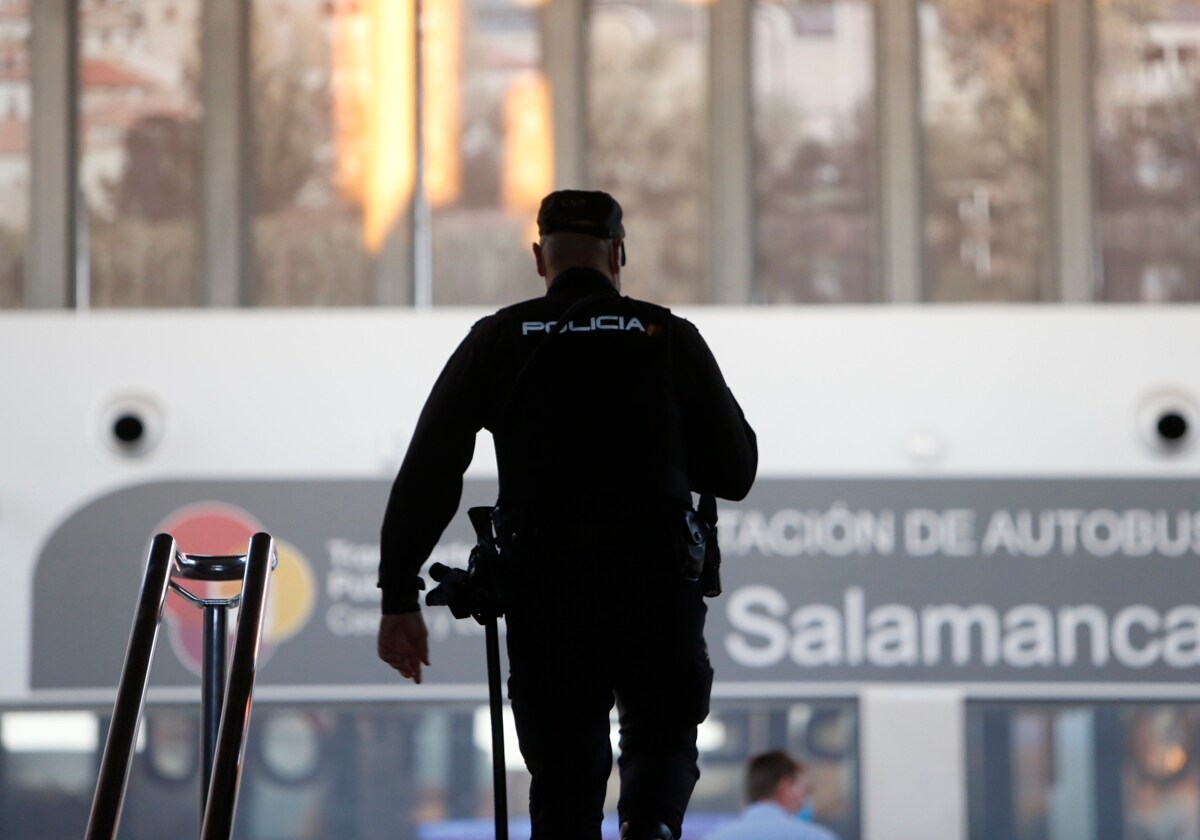 Detenido por masturbarse y tocar a una pasajera en un autobús de Madrid a  Salamanca | La Gaceta de Salamanca