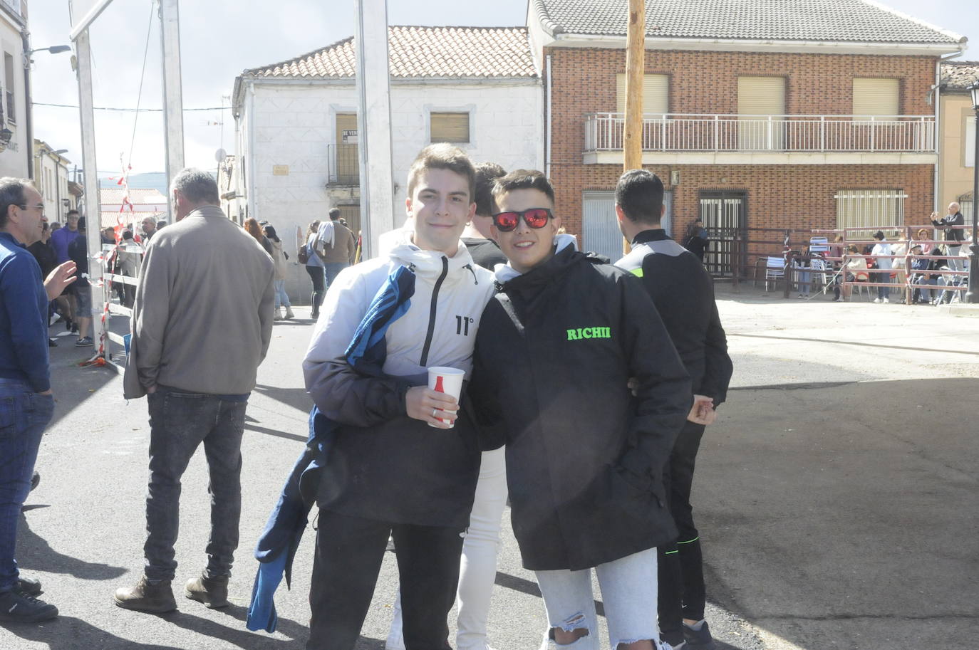 Fulgurante encierro con caballos en Martiago