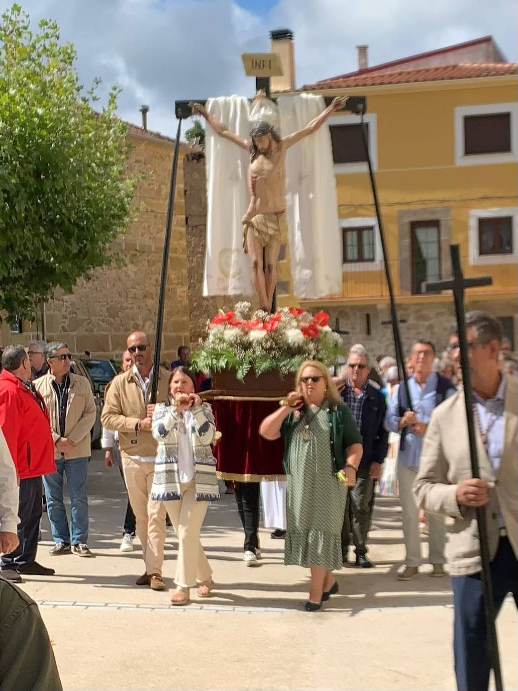 Peñacaballera se despide del Cristo de la Victoria