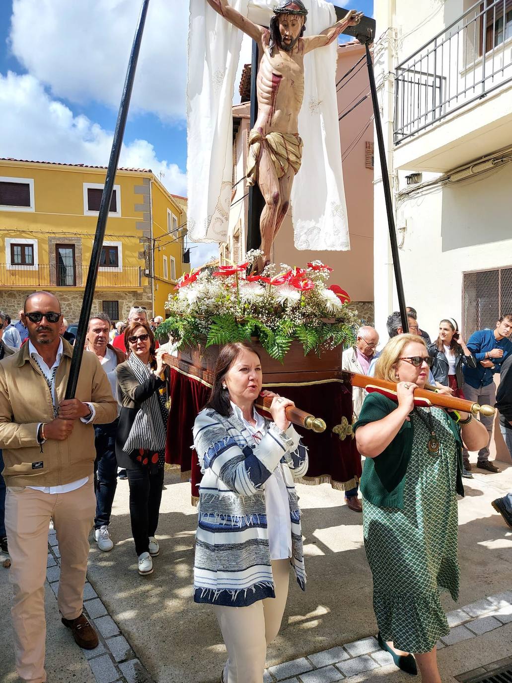 Peñacaballera se despide del Cristo de la Victoria