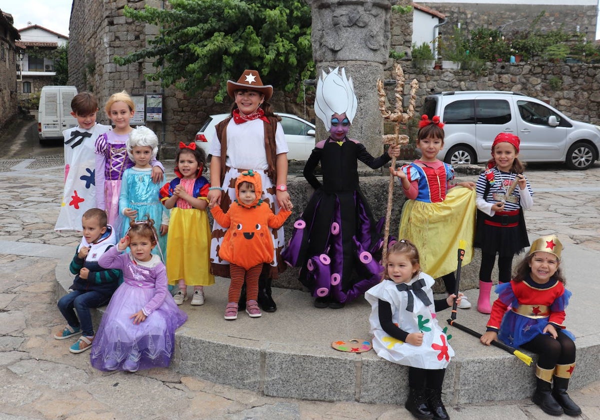 Los niños, protagonistas de la mañana dominical en Montemayor del Río.