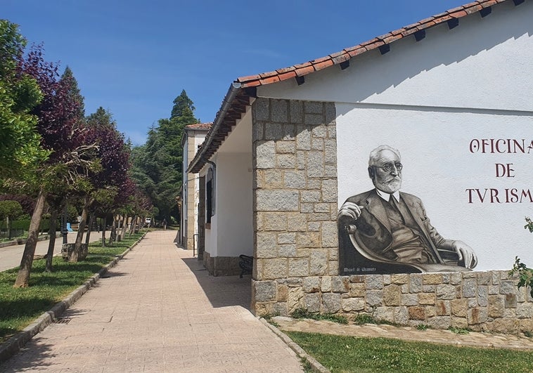 Candelario traslada su consultorio médico a la oficina de turismo por obras