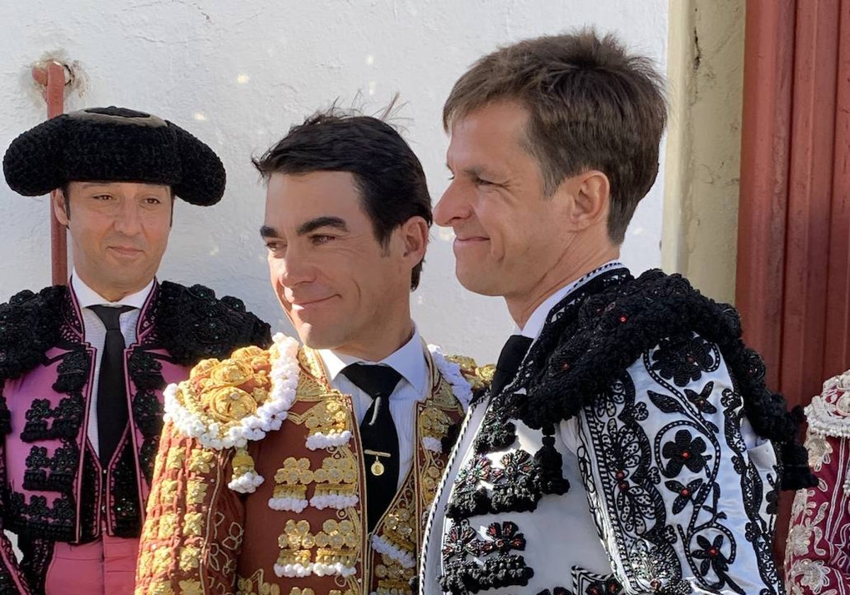 López Chaves y El Juli, en el patio de cuadrillas de Guijuelo este verano.