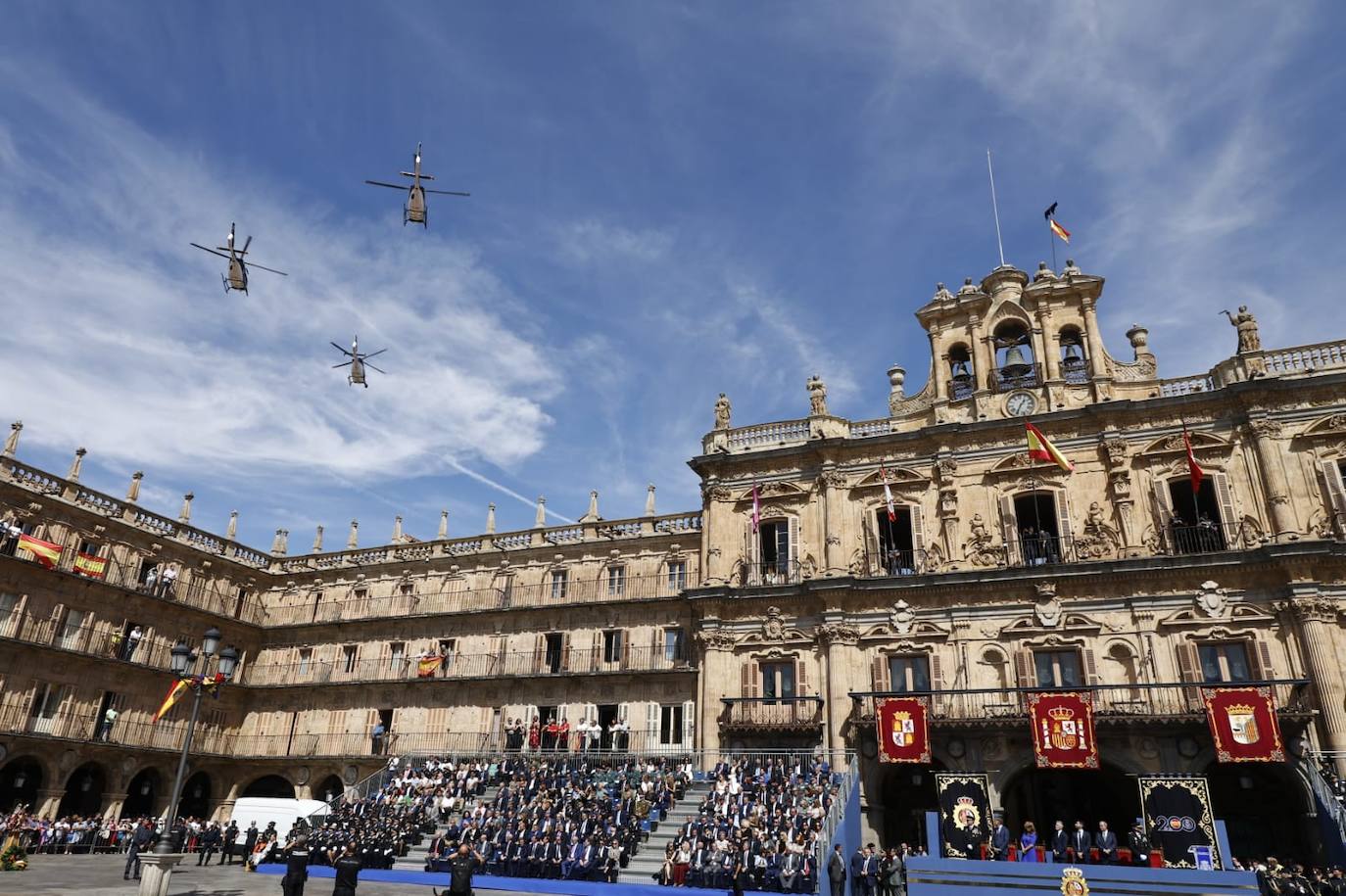 Las imágenes del acto del Día de la Policía en la Plaza Mayor