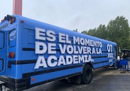 El autobús de OT, en el Campus Unamuno.