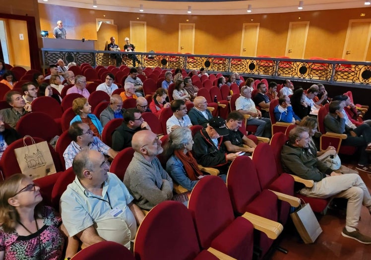 Imagen principal - Celebración del I Helioencuentro de España en el Teatro Nuevo «Fernando Arrabal» de Ciudad Rodrigo