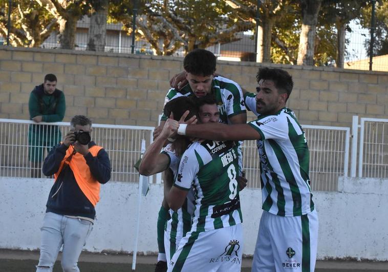 El Guijuelo vuelve a su fortín y gana