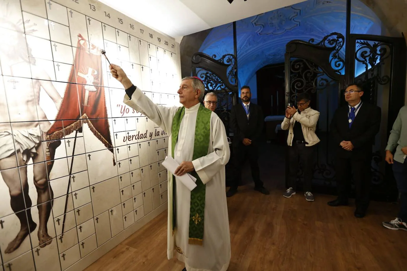 La Iglesia de la Vera Cruz bendice su nuevo espacio de columbarios