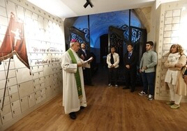 La Iglesia de la Vera Cruz bendice su nuevo espacio de columbarios