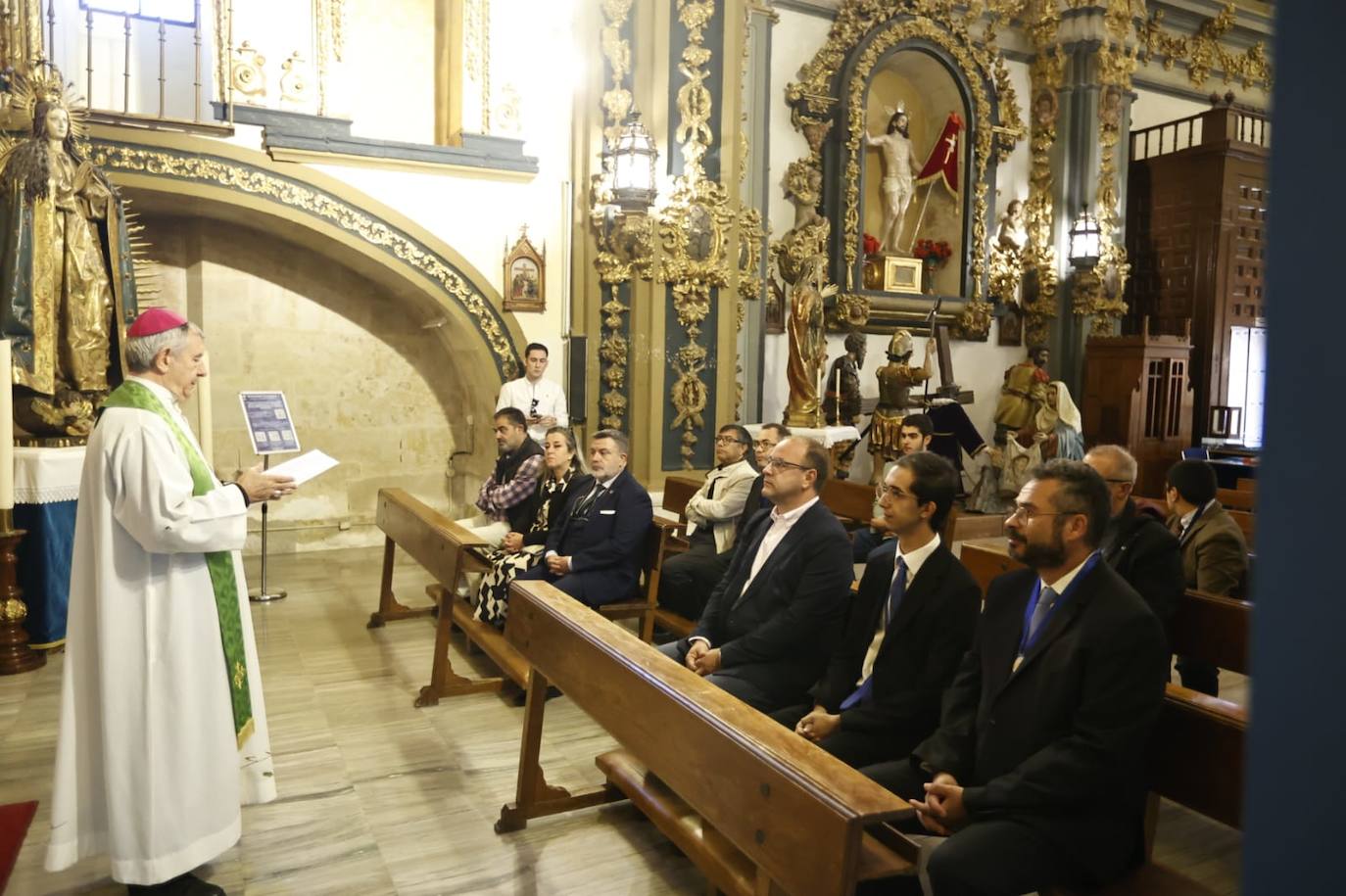 La Iglesia de la Vera Cruz bendice su nuevo espacio de columbarios