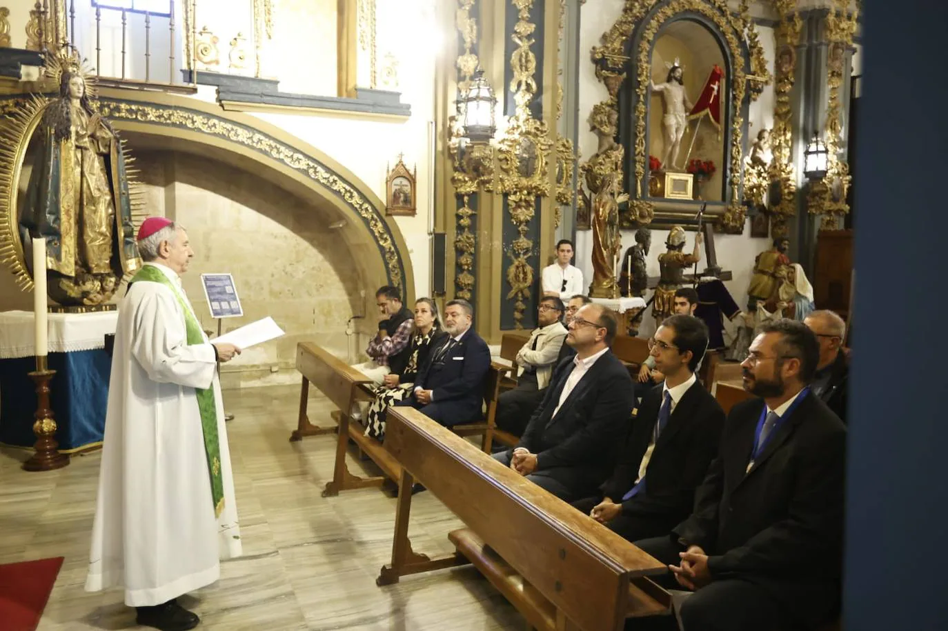 La Iglesia de la Vera Cruz bendice su nuevo espacio de columbarios