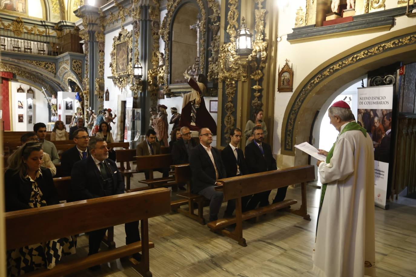 La Iglesia de la Vera Cruz bendice su nuevo espacio de columbarios