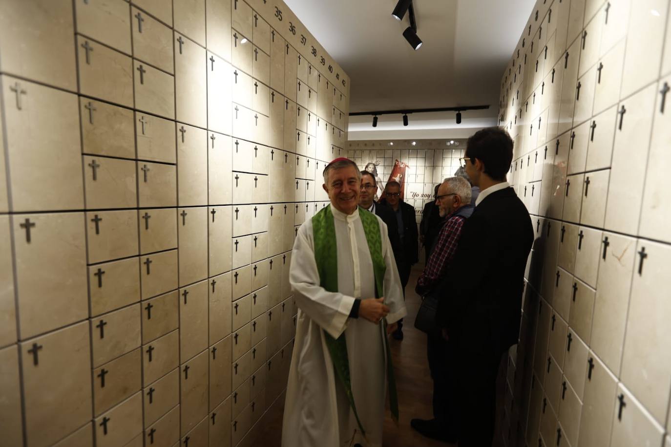 La Iglesia de la Vera Cruz bendice su nuevo espacio de columbarios