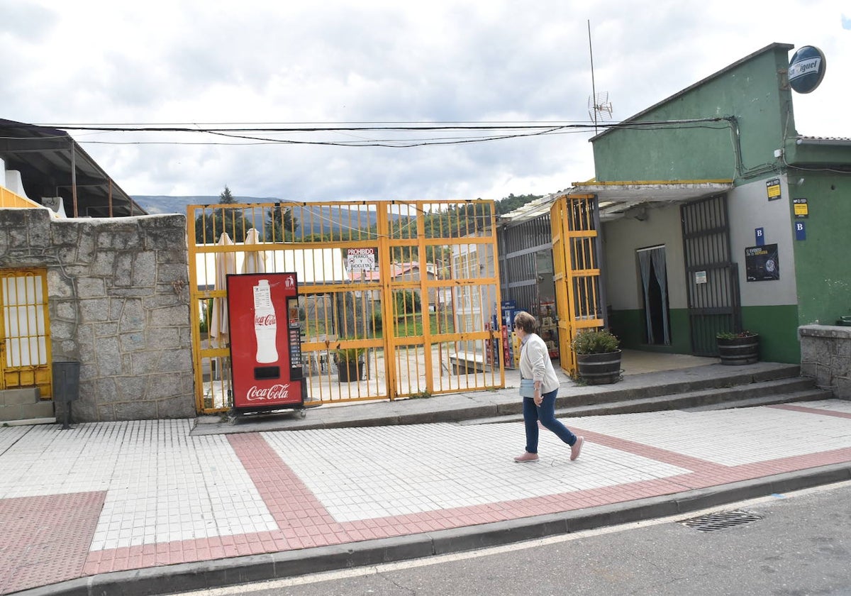 Exterior del solar de las antiguas piscinas, donde se ubicará la climatizada