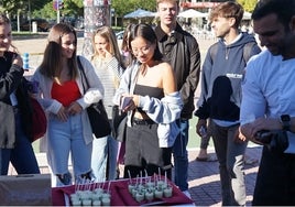 Los alumnos en la degustación preparada por el chef Daniel Toranzo.