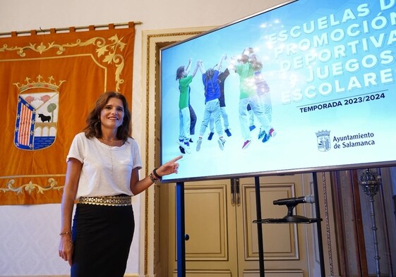 Almudena Parres, concejala de Deportes, durante la presentación.