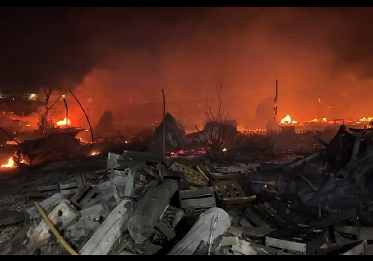 Imagen del incendio del asentamiento chabolista.