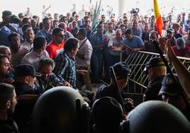 Una imagen de la protesta ganadera en la delegación de la Junta el pasado junio.