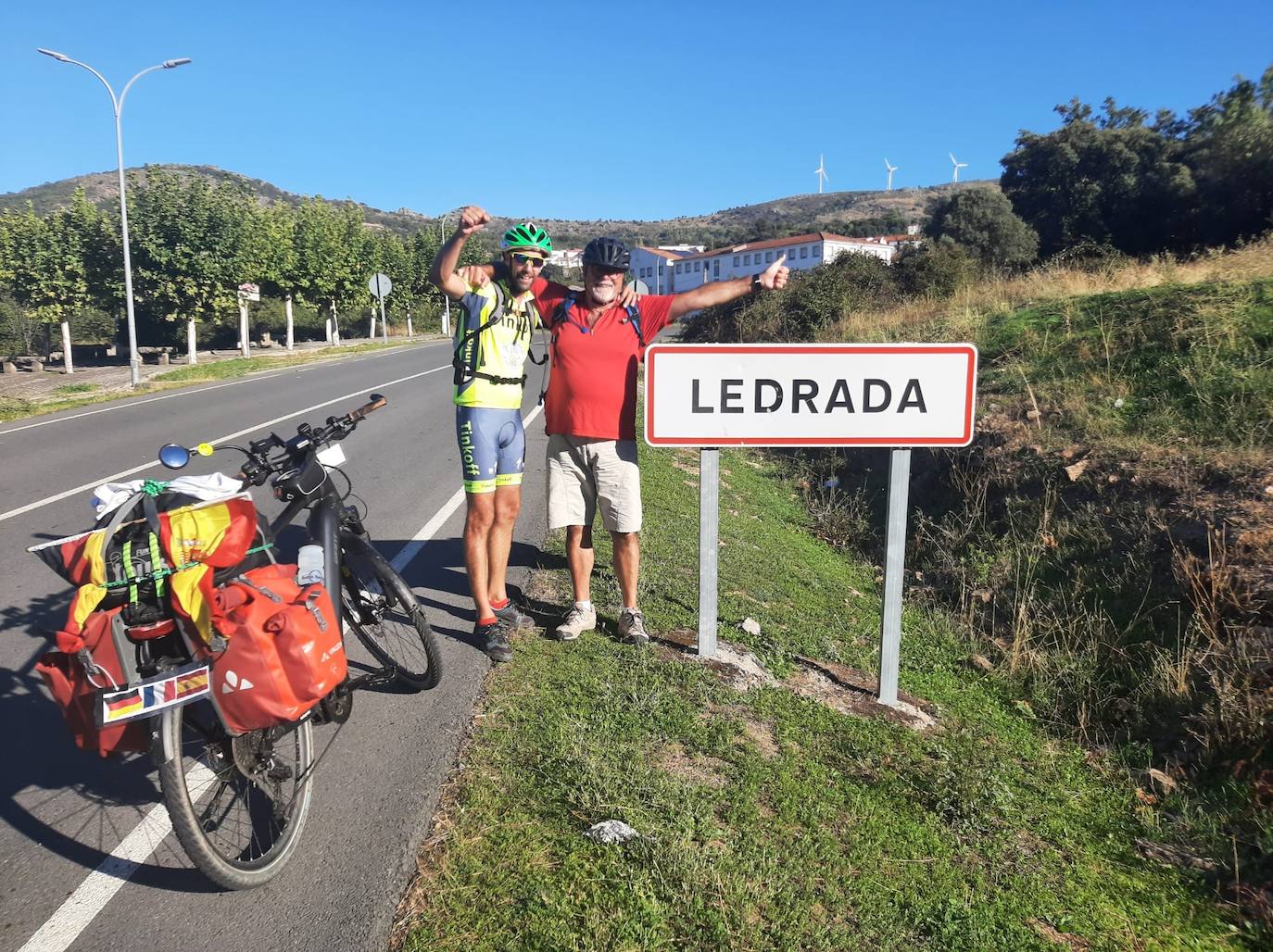 Jesús Sánchez Mateos cumple su sueño: viajar en bici desde Alemania a Ledrada
