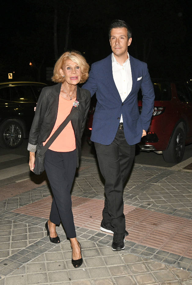 Estos han sido los rostros más conocidos que han acudido al funeral de María Teresa Campos