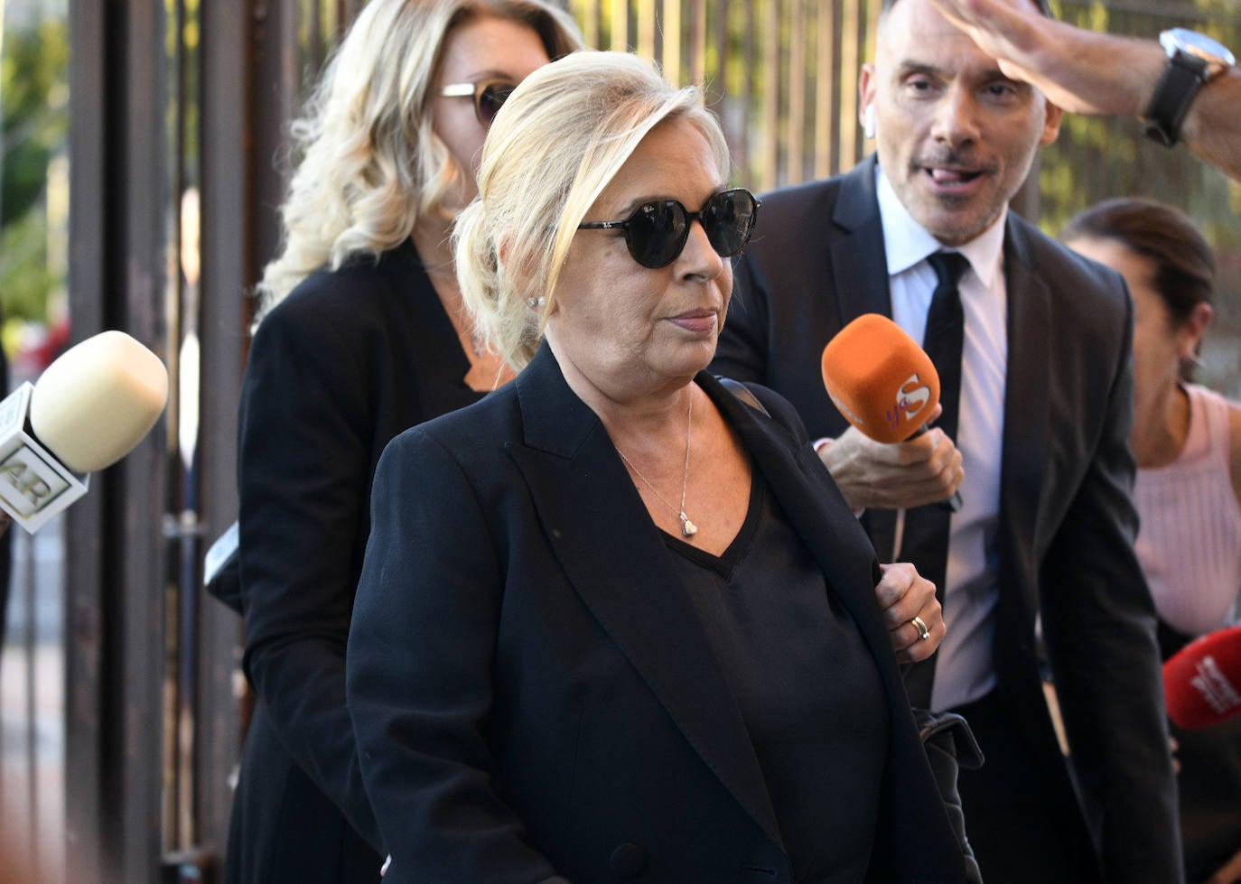 Estos han sido los rostros más conocidos que han acudido al funeral de María Teresa Campos