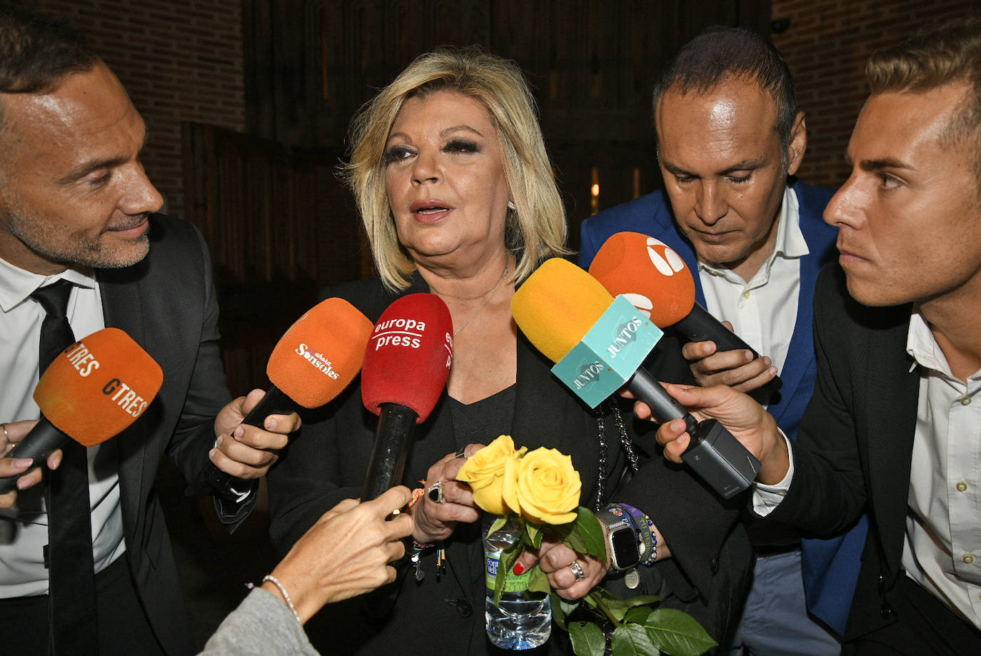 Estos han sido los rostros más conocidos que han acudido al funeral de María Teresa Campos