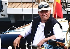 Primeras imágenes del Rey emérito subido al 'Bribón' en Sanxenxo