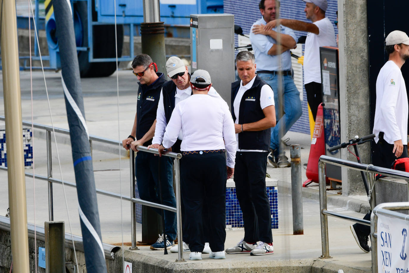 Primeras imágenes del Rey emérito subido al &#039;Bribón&#039; en Sanxenxo