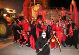 El desfile de carrozas sorprende cada año en Cabeza del Caballo